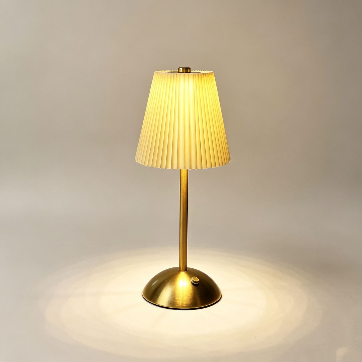 Retro Pleated Table Lamp, Vintage Brass Bedside Nightlight, Elegant Ceramic-Look Umbrella Desk Lamp for Bedroom Living Room